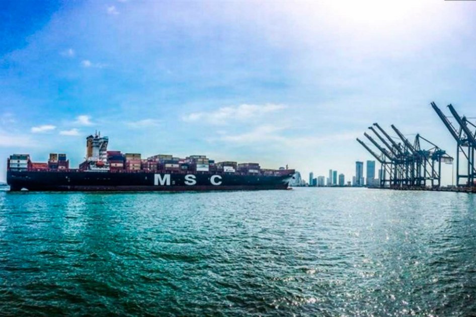 El buque que llegó al puerto de Cartagena será el primero de este tipo en cruzar el canal de Panamá. / @OrgPuertoCtg - SIG