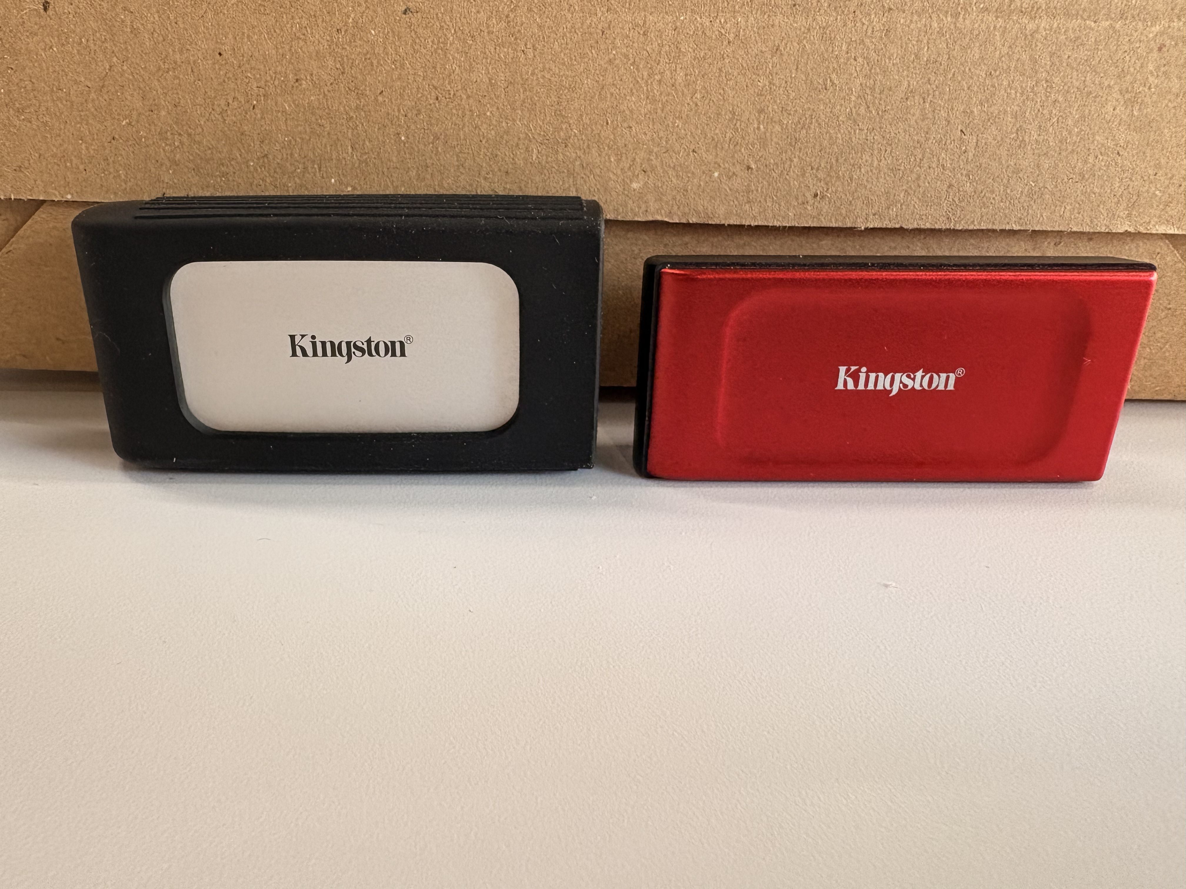 Sí existen las unidades SSD portátiles y Kingston tiene una de hasta 2 TB