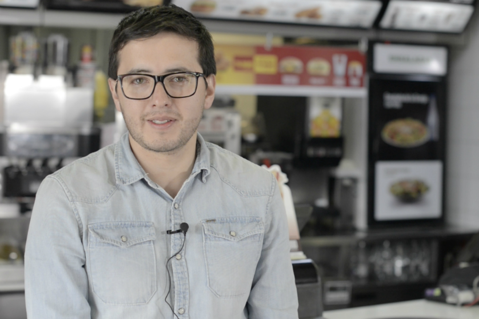 Pablo Jaimes empezó a trabajar en McDonald's cuando tenía 18 años, al salir de allí, 16 años después, creo su propia empresa. / Cortesía