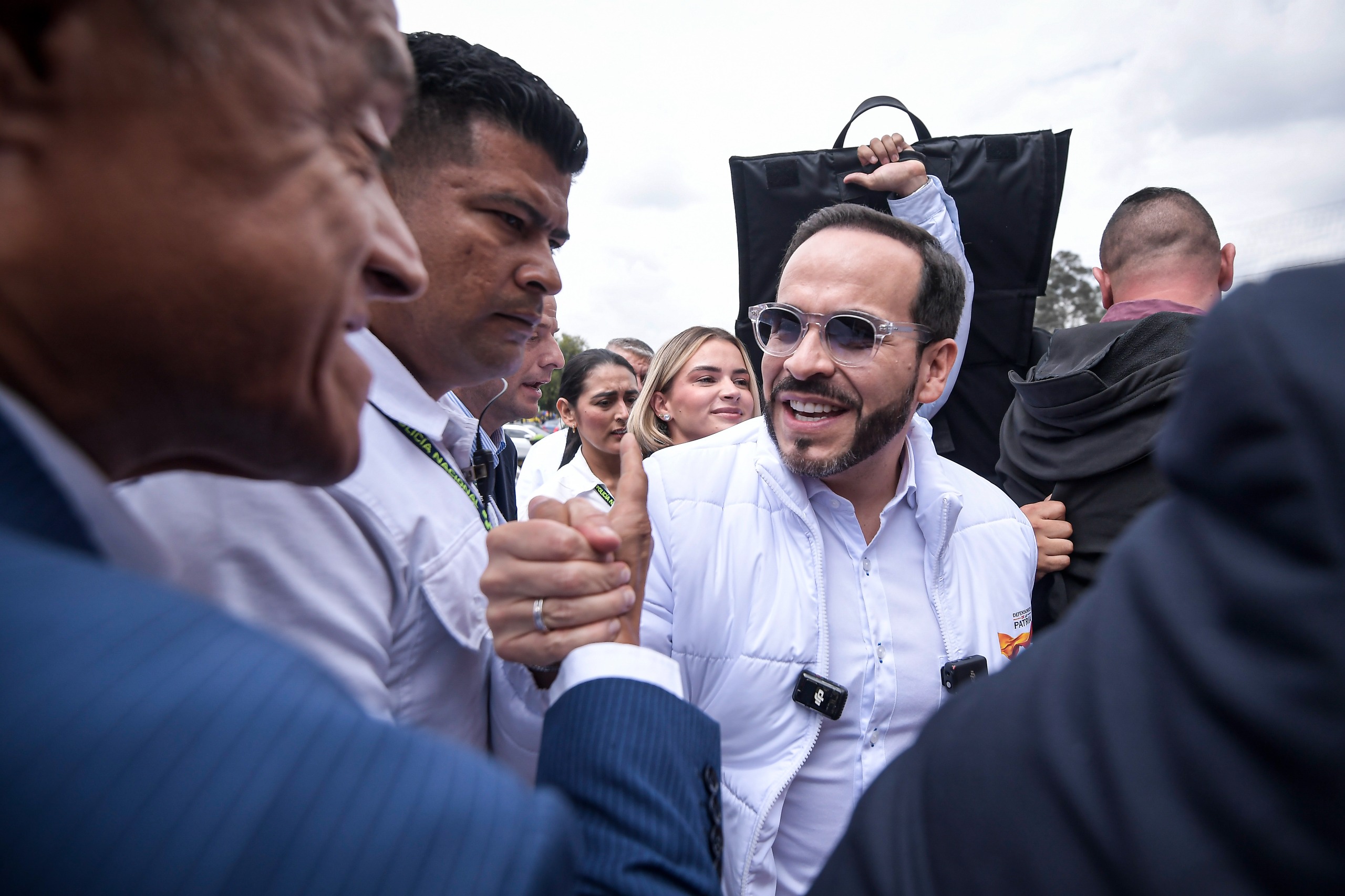 De la Espriella tantea ir solo y Pinzón da guiño: se agita la consulta de la derecha