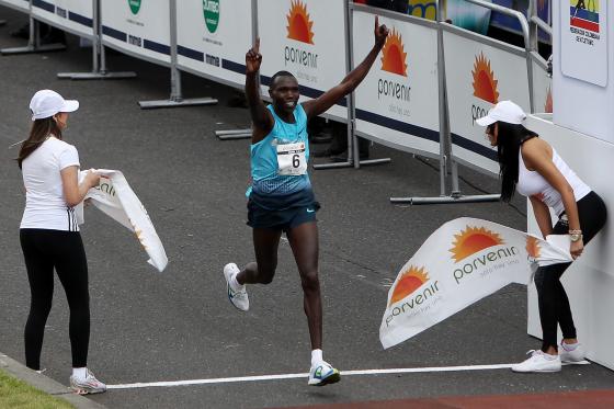 Los kenianos Kipsang y Jeptoo ganan la Media Maratón de Bogotá