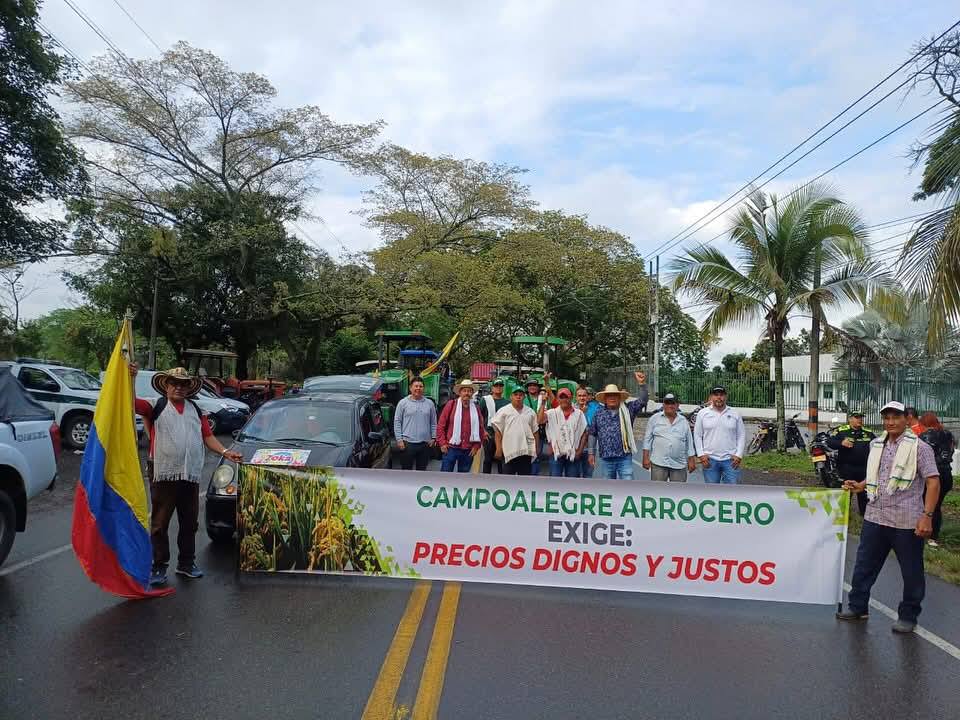 Arroceros de Campoalegre bloquearon ruta 45, en Huila