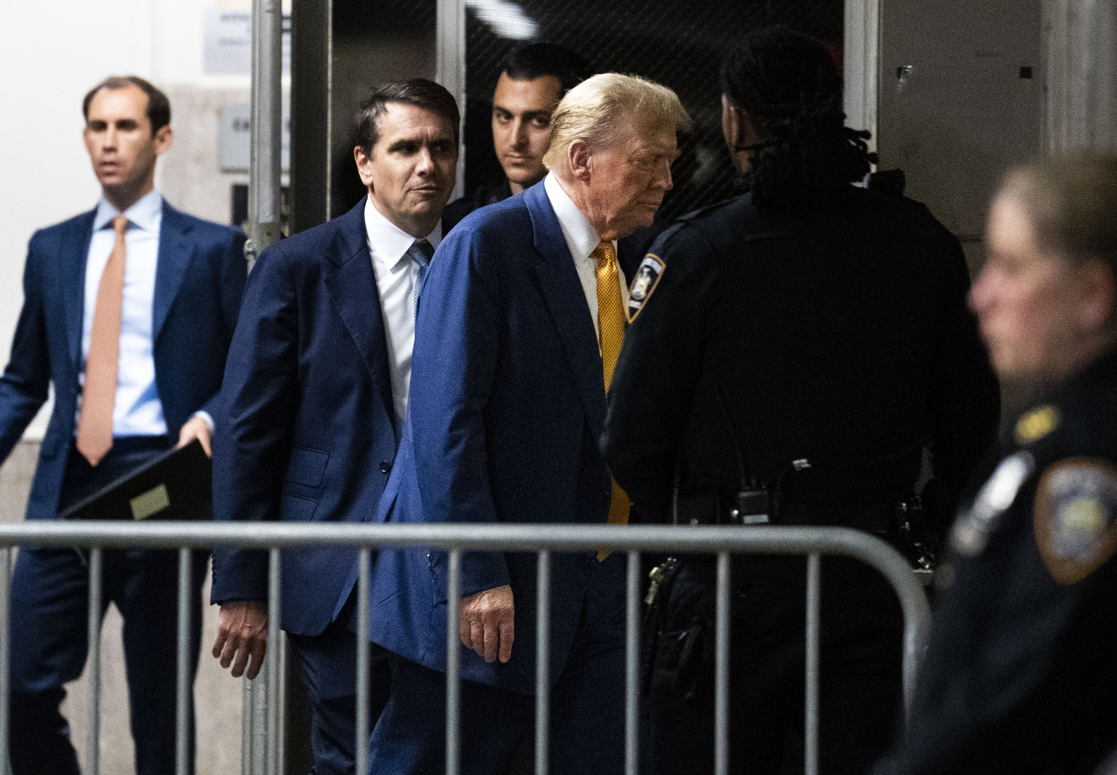 New York (United States), 02/05/2024.- Former US President Donald Trump walks into the court following a break in his criminal trial at Manhattan criminal court in New York, USA, 02 May 2024. Trump is facing 34 felony counts of falsifying business records related to payments made to adult film star Stormy Daniels during his 2016 presidential campaign. (tormenta, Nueva York) EFE/EPA/DOUG MILLS / POOL