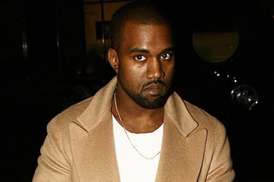 Kanye West se prepara para su boda visitando la Torre Eiffel