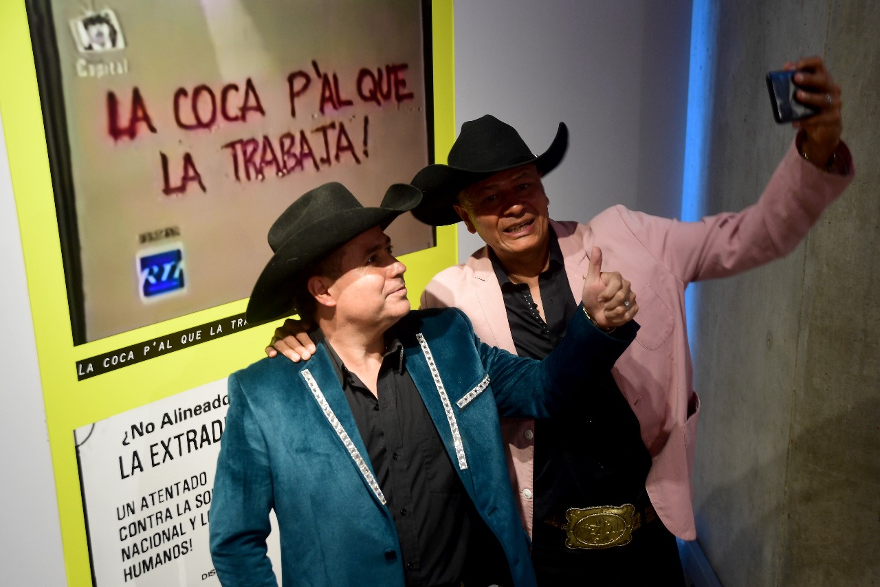 La banda El Mezcal compuso el narcocorrido "Tres Académicos", inspirado en los curadores de "Narcolombia".