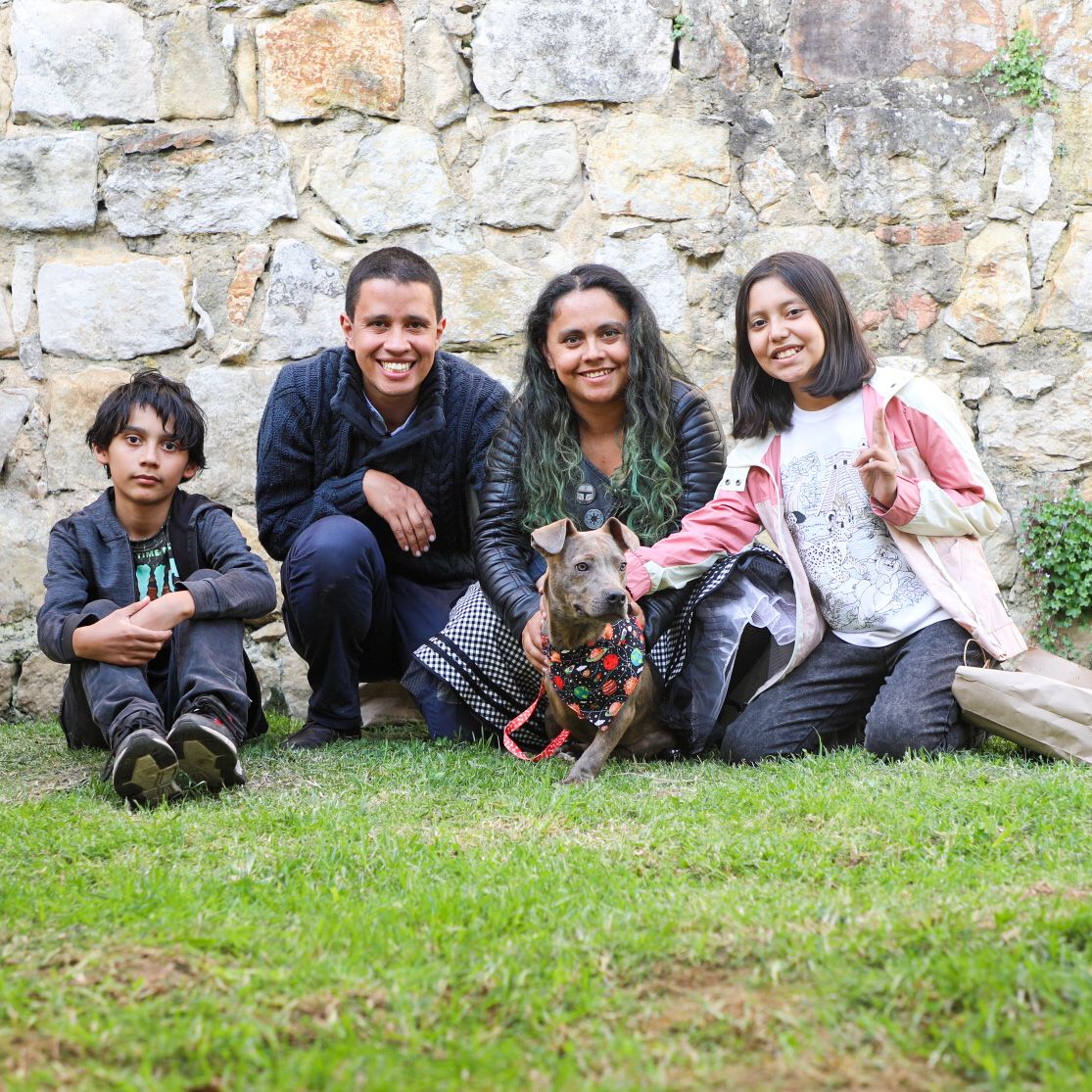 La adopción requiere del consentimiento de toda la familia, y de la disposición adecuada para recibir a la mascota en casa.