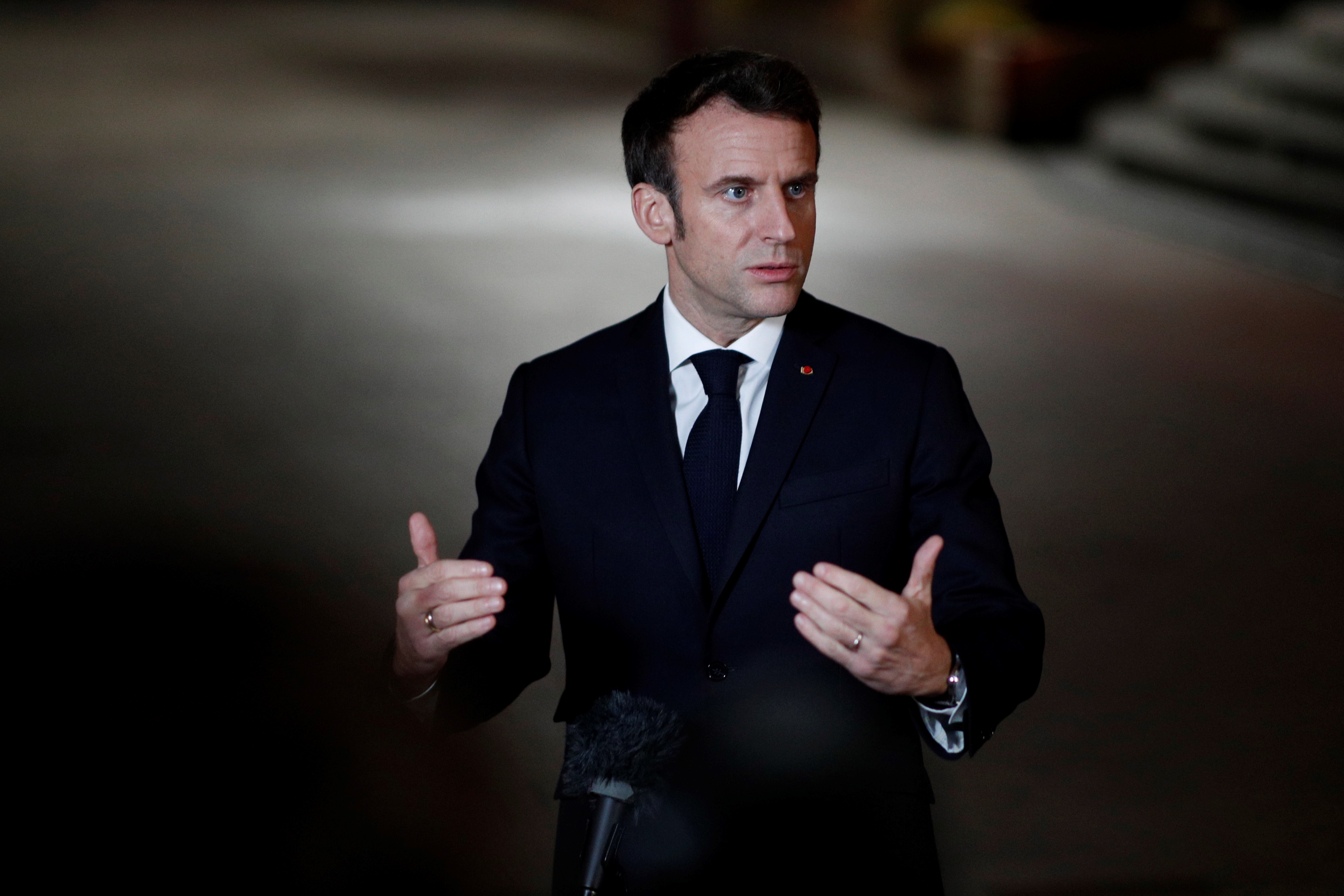 Francia discutió con Rusia y Ucrania, mientras Europa trata de resolver la crisis