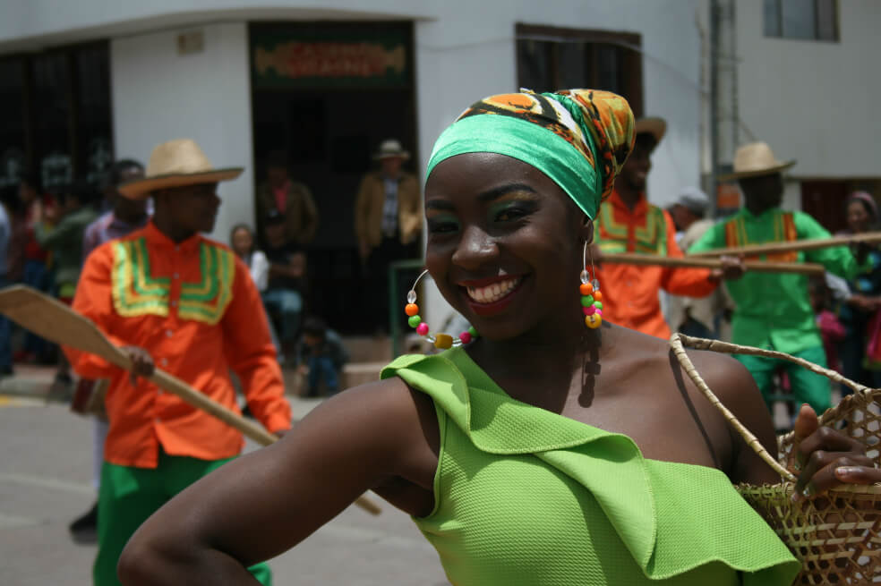 Las danzas de Colombia en un solo pueblo