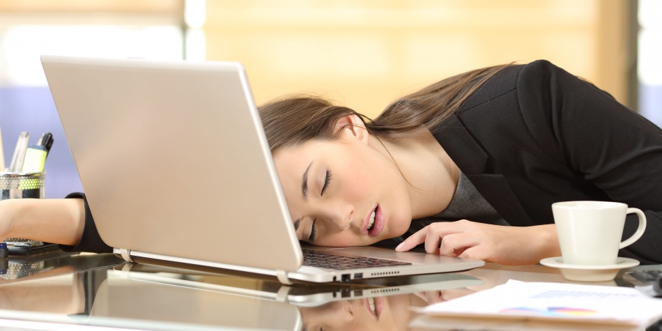 ¿Dormir siestas durante el día mejora la salud cerebral? Esto dice la ciencia