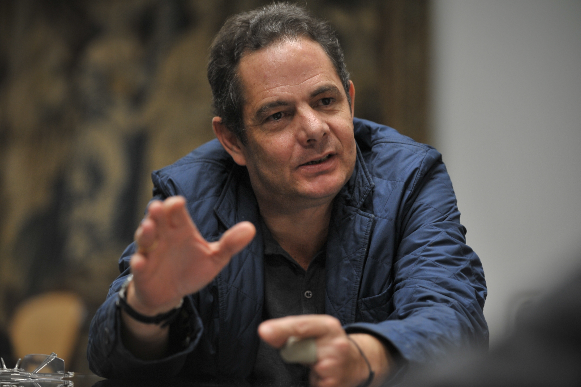 En medio de abucheos e insultos, Vargas Lleras sale de evento en Tumaco