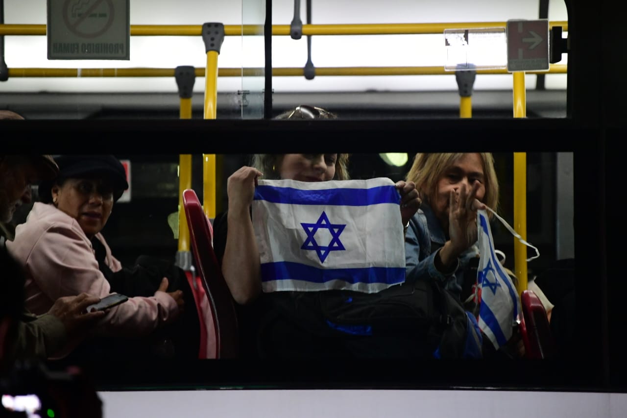 Llegada colombianos repatriados desde Israel