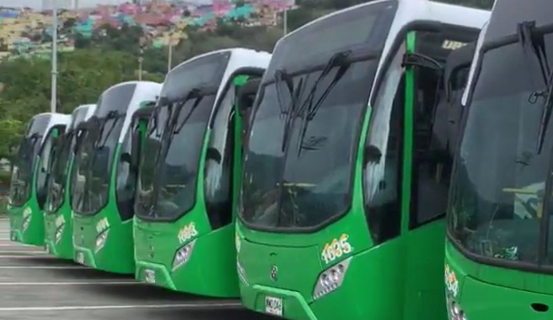 ¿Cuándo comenzarán a circular los nuevos buses de Metrolínea y qué rutas cubrirán?