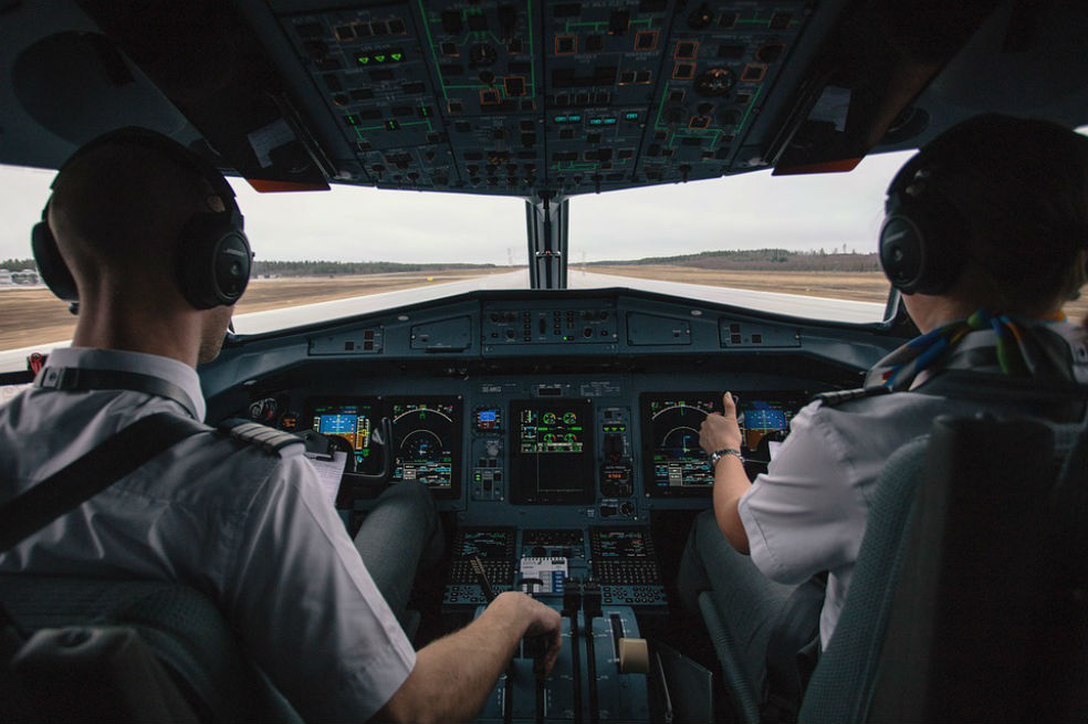 Avianca pide al Gobierno verificar requisitos del llamado a huelga de sus pilotos
