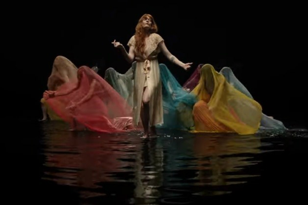 Florence + The Machine impacta con coreografía de su video: ‘Big God’