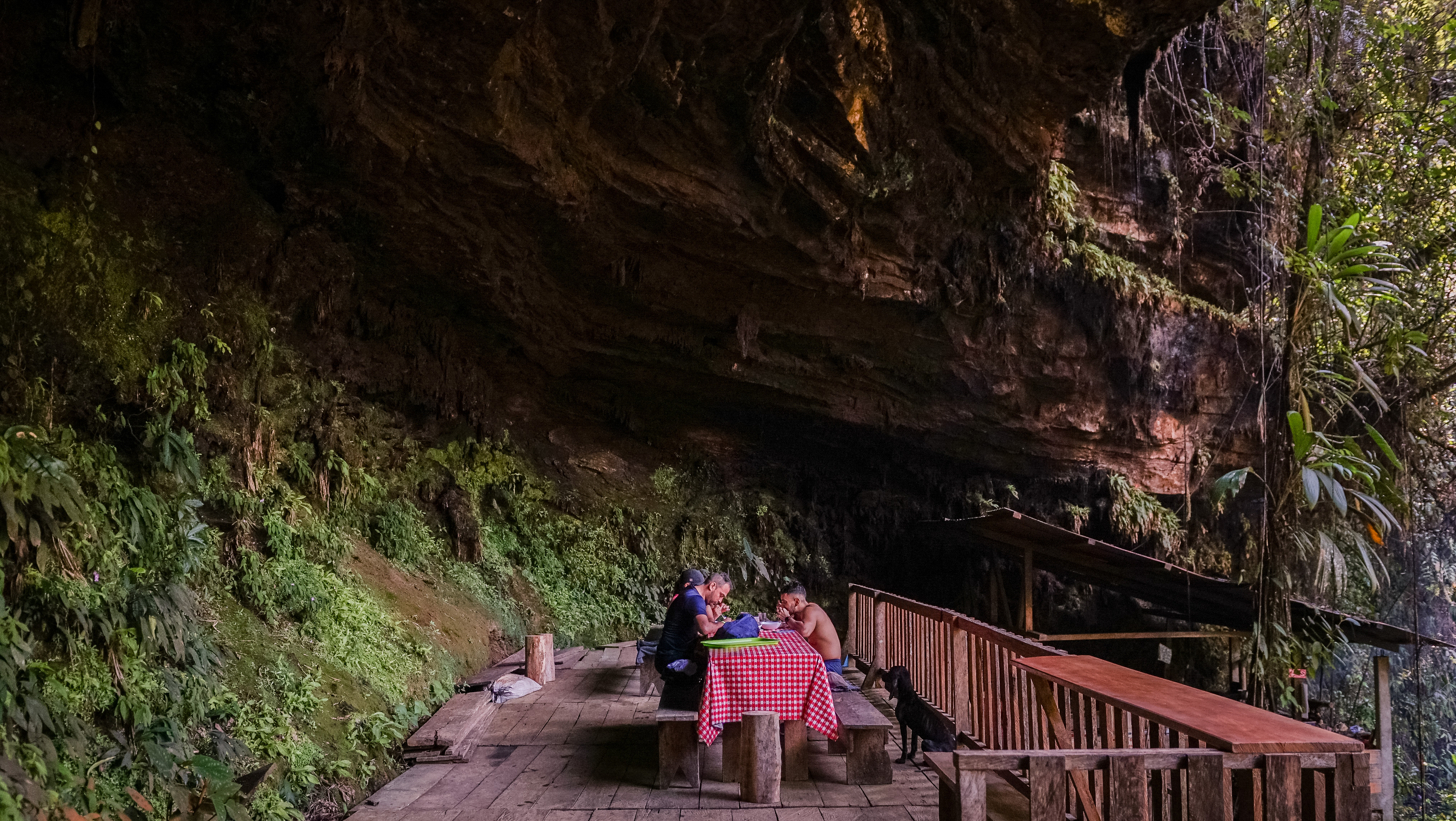 El restaurante fue construido en el interior de una cueva.