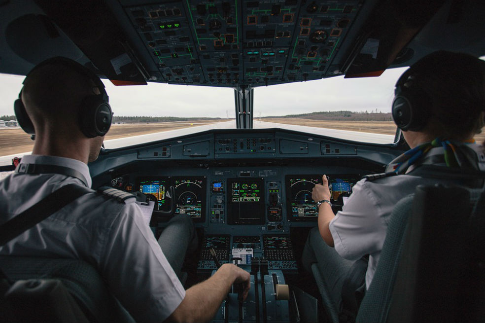 Avión se estrella al despegar en Canadá, reportan heridos pero no muertos
