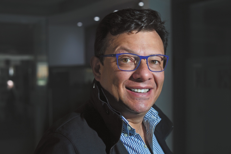 Hollman Morris y los artistas que ha traído con el dinero de los canales públicos