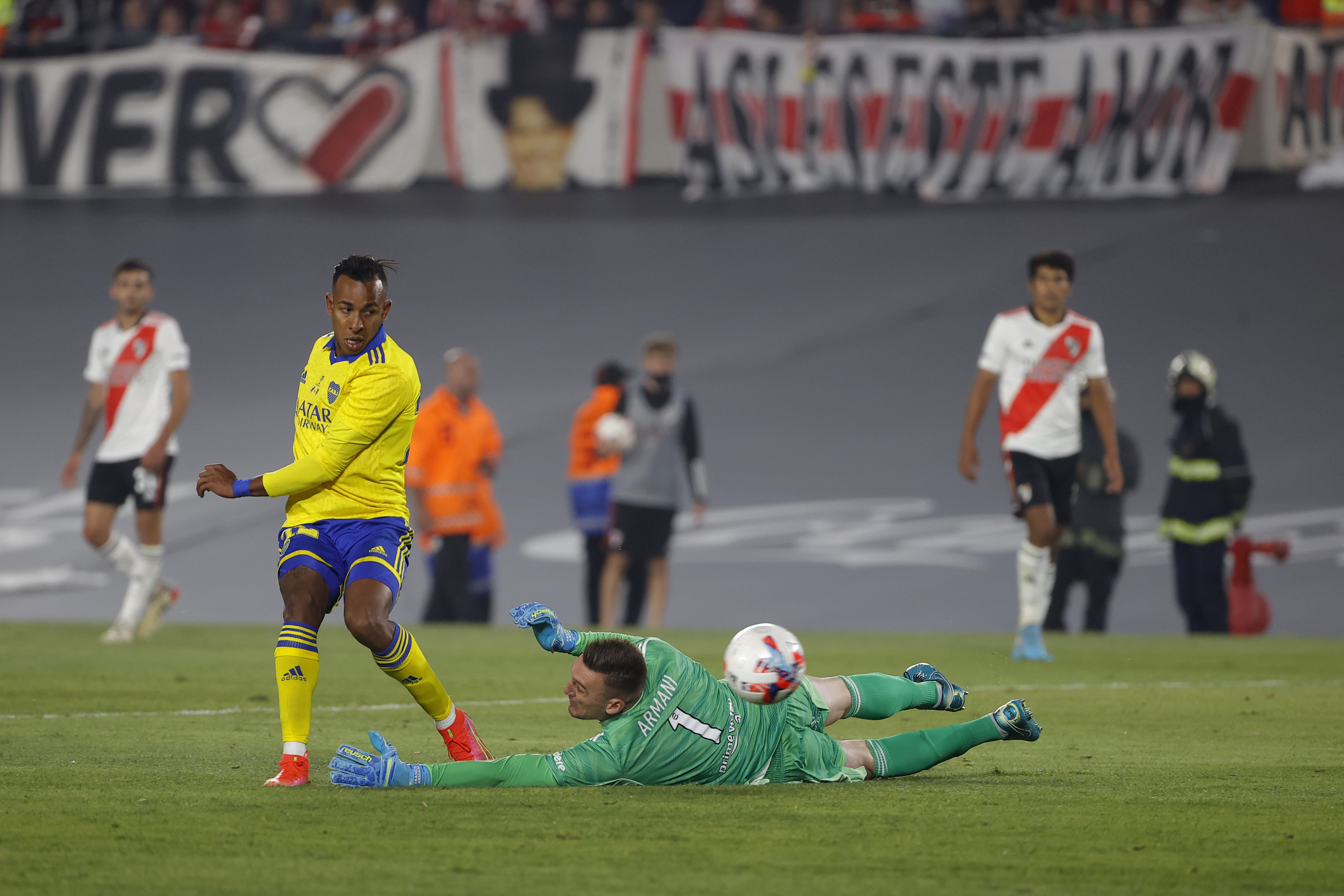 Con gol de Sebastián Villa, Boca Juniors le ganó el Superclásico a River Plate