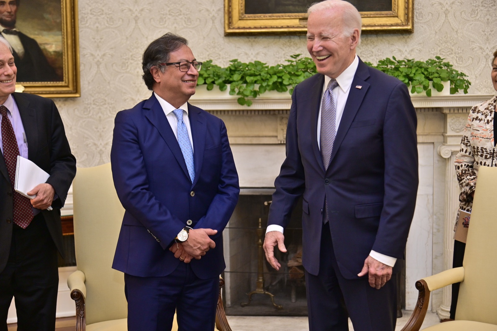 El presidente de Colombia, Gustavo Petro (i), y su homólogo estadounidense, Joe Biden (d), sostienen una reunión bilateral con sus equipos de forma privada en la Casa Blanca.