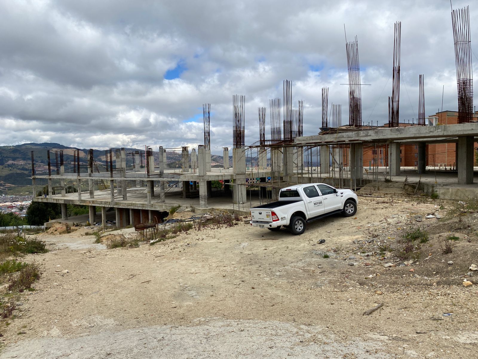 Contraloría alerta retrasos en la construcción de dos colegios públicos en Bogotá