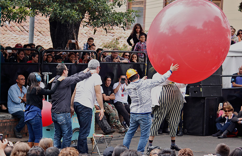 Jekyll al hielo, la obra de teatro que se presentó en las calles bogotanas