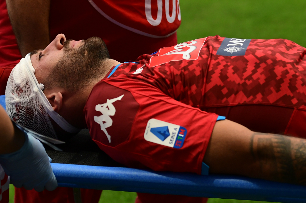 Ospina salió golpeado en derrota de Napoli ante Atalanta, que contó con Duván y Muriel