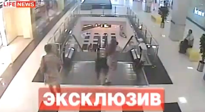 En Rusia, niño sufre accidente en escalera eléctrica y cae de un tercer piso