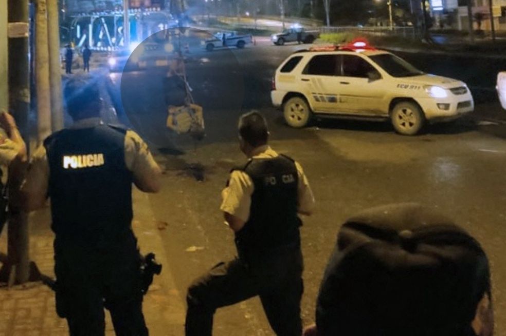 Escalofriante: cuelgan cadáveres en un puente de Ecuador para causar terror