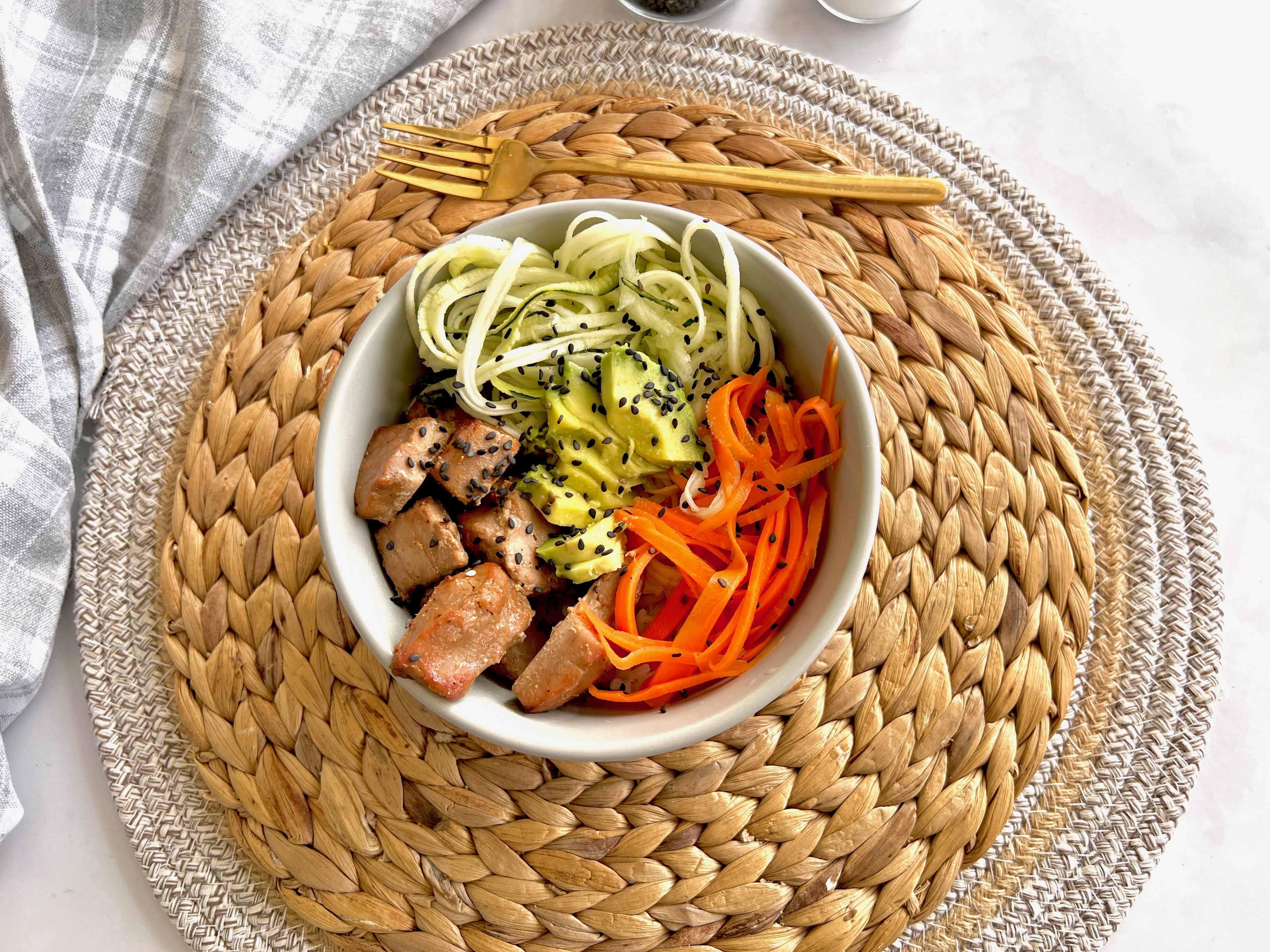 Tazón de atún, la receta que solucionará tu almuerzo de este domingo