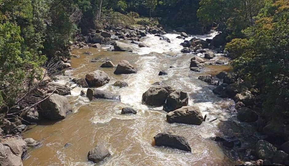 Derrame de ACPM en el río Suárez afectaría el suministro de agua en Barbosa