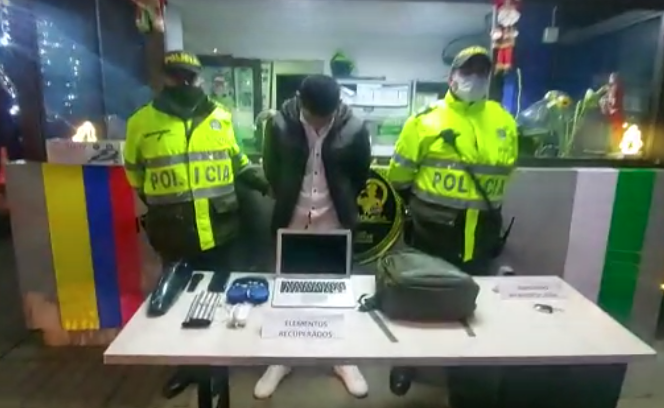 En Bogotá detienen a hombre que usaba dispositivo para robar en centros comerciales