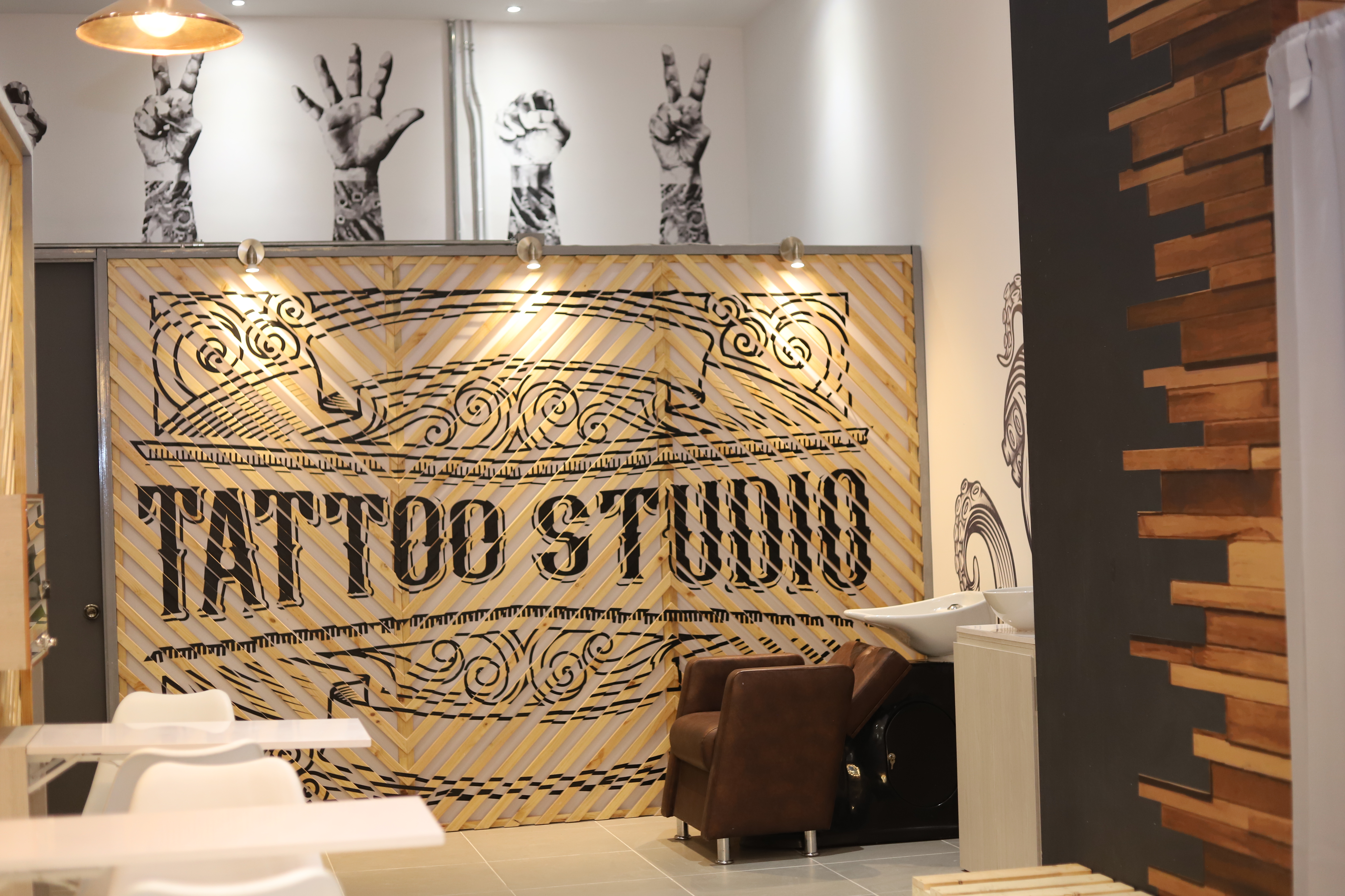 Fotografía del estudio de tatuaje en el local Segundas Oportunidades Studio.