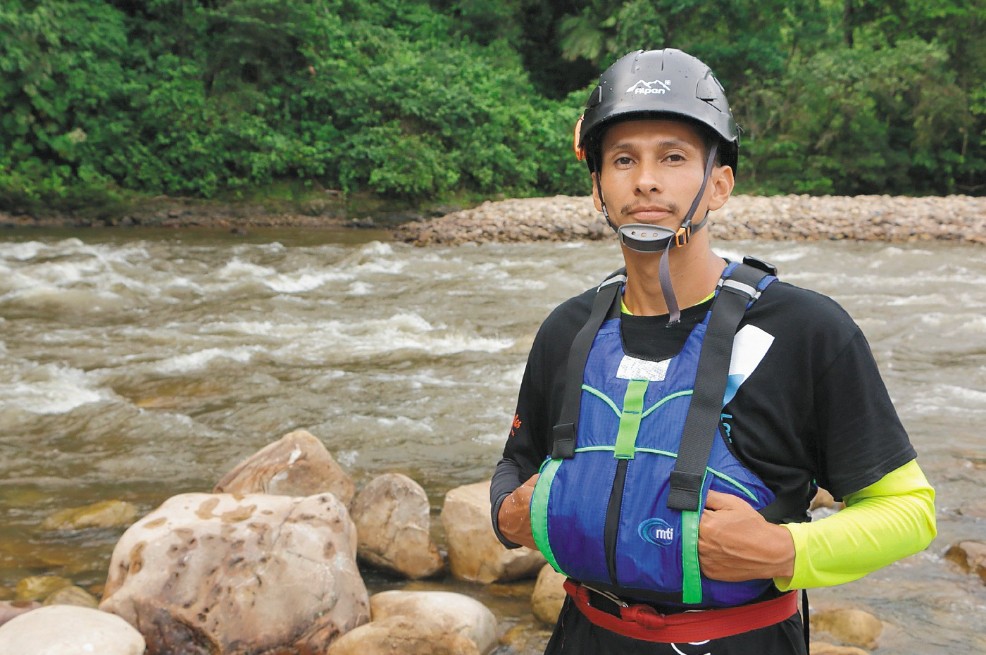 (Podcast) Duberney, el exguerrillero que competirá en mundial de rafting de Australia