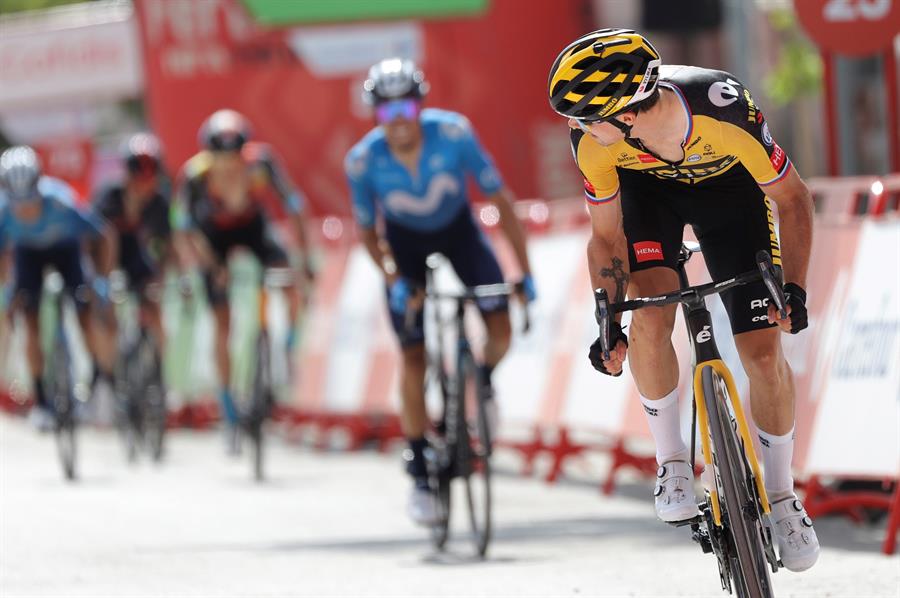 Primoz Roglic le ganó la batalla a Enric Mas en la etapa 11 y se llevó la victoria