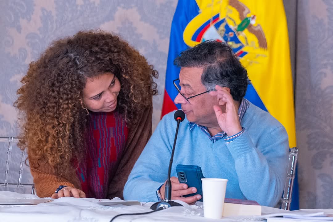 Ministra de Ciencias, Yesenia Olaya, y presidente Gustavo Petro.