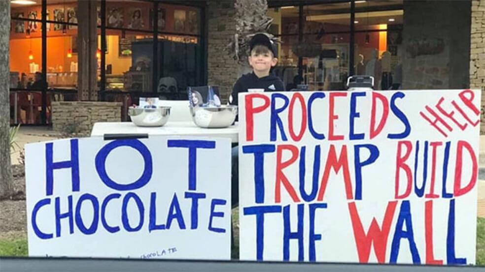Niño recauda más de USD$18.000 vendiendo chocolate para ayudar a Trump con el muro