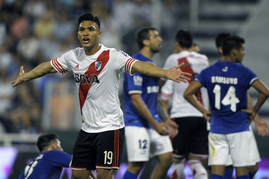 River empató con Vélez y sigue como líder en Argentina