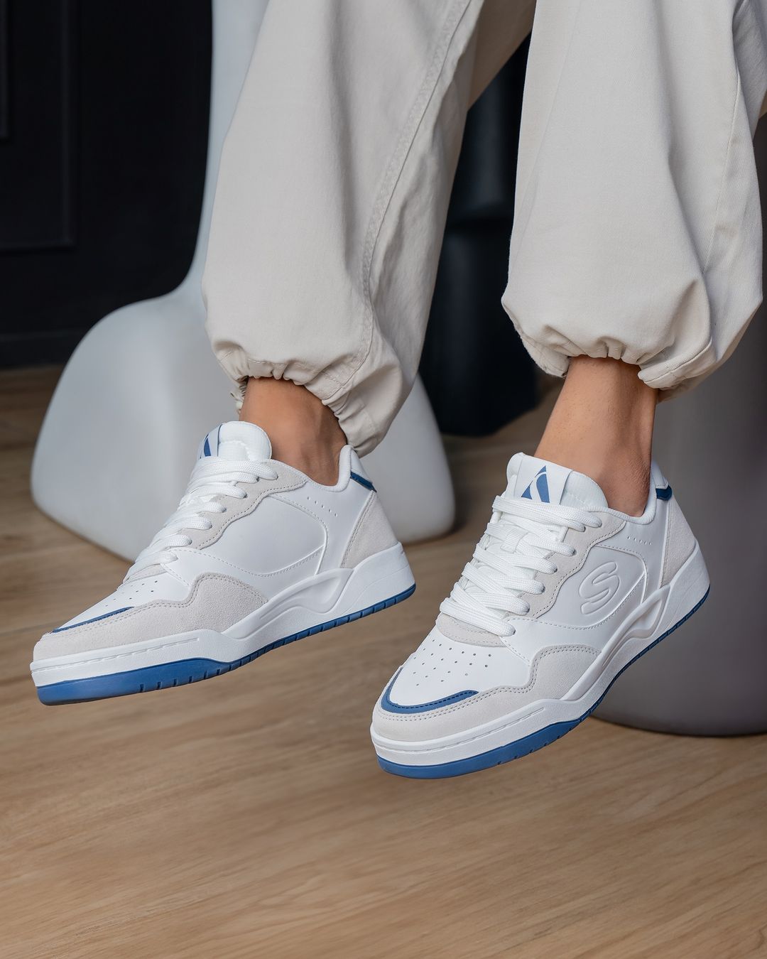 Skechers