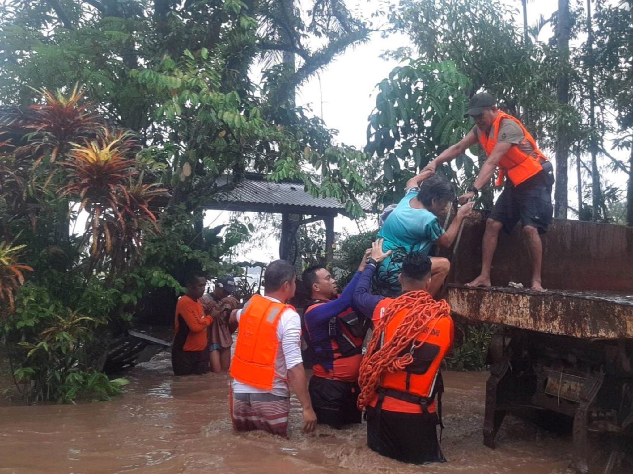 Sube a 25 el saldo de muertos por inundaciones en Filipinas