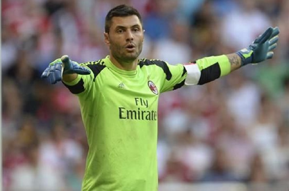 Chelsea contrató al arquero italiano Marco Amelia