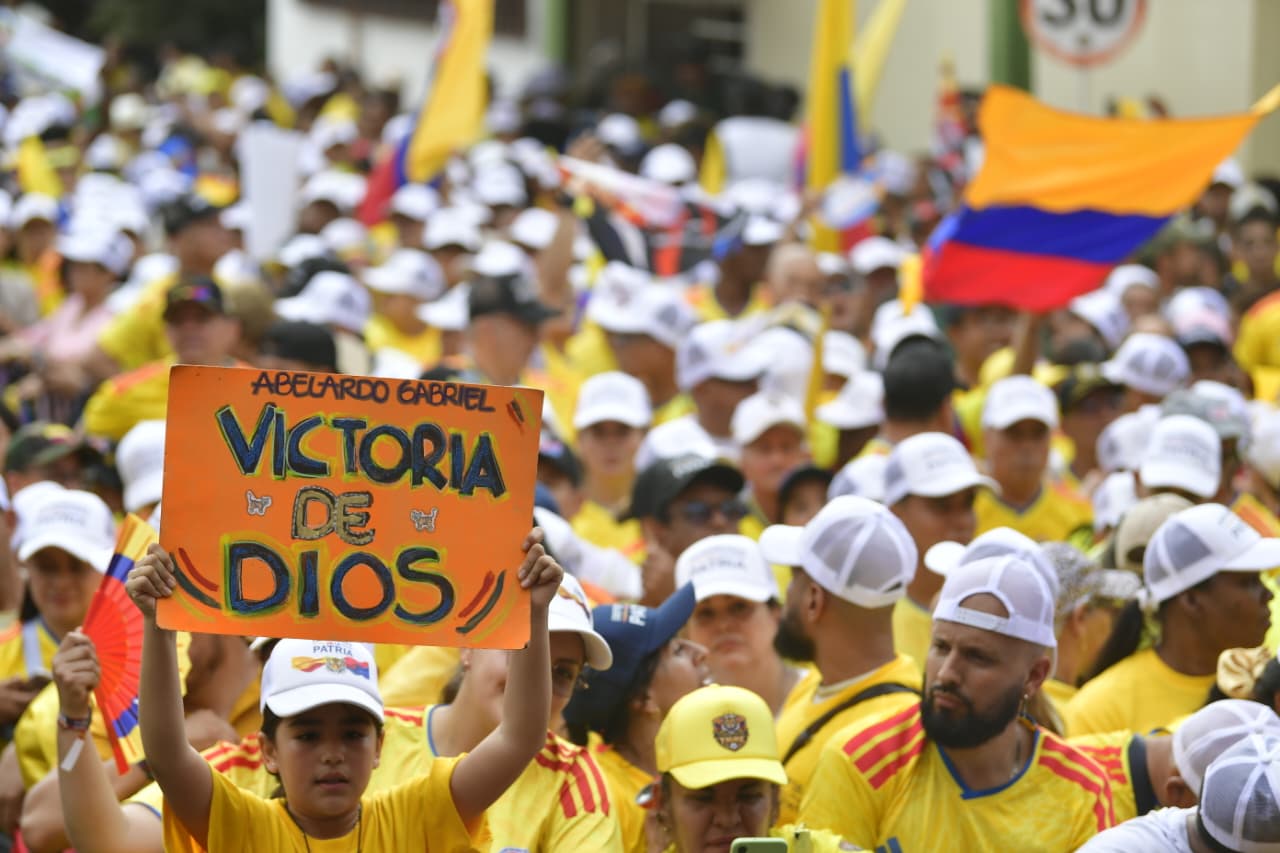 ¿Qué significa dejar la reconstrucción moral de la patria en manos de evangélicos?