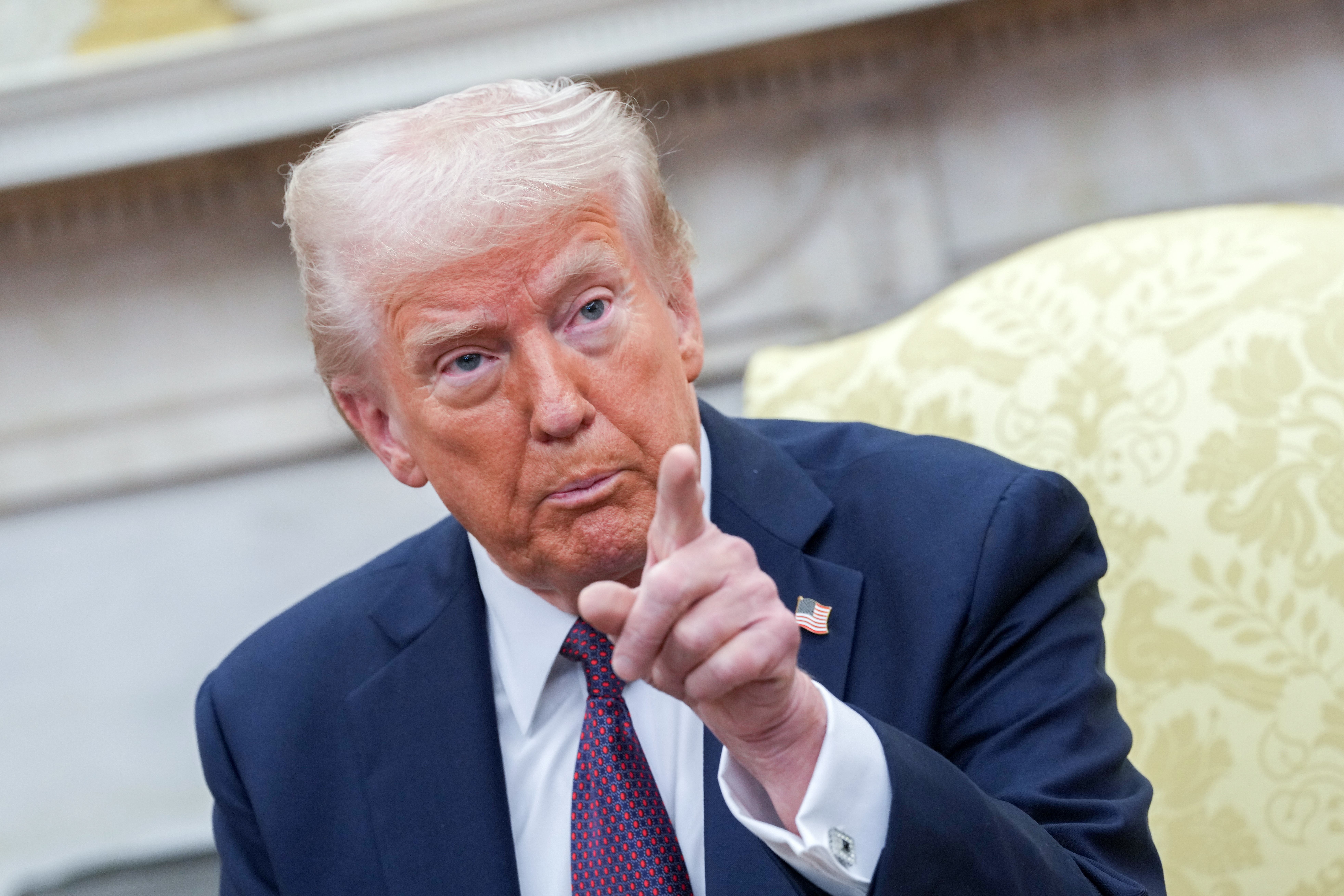 Donald Trump aplaza aranceles a bienes mexicanos hasta abril