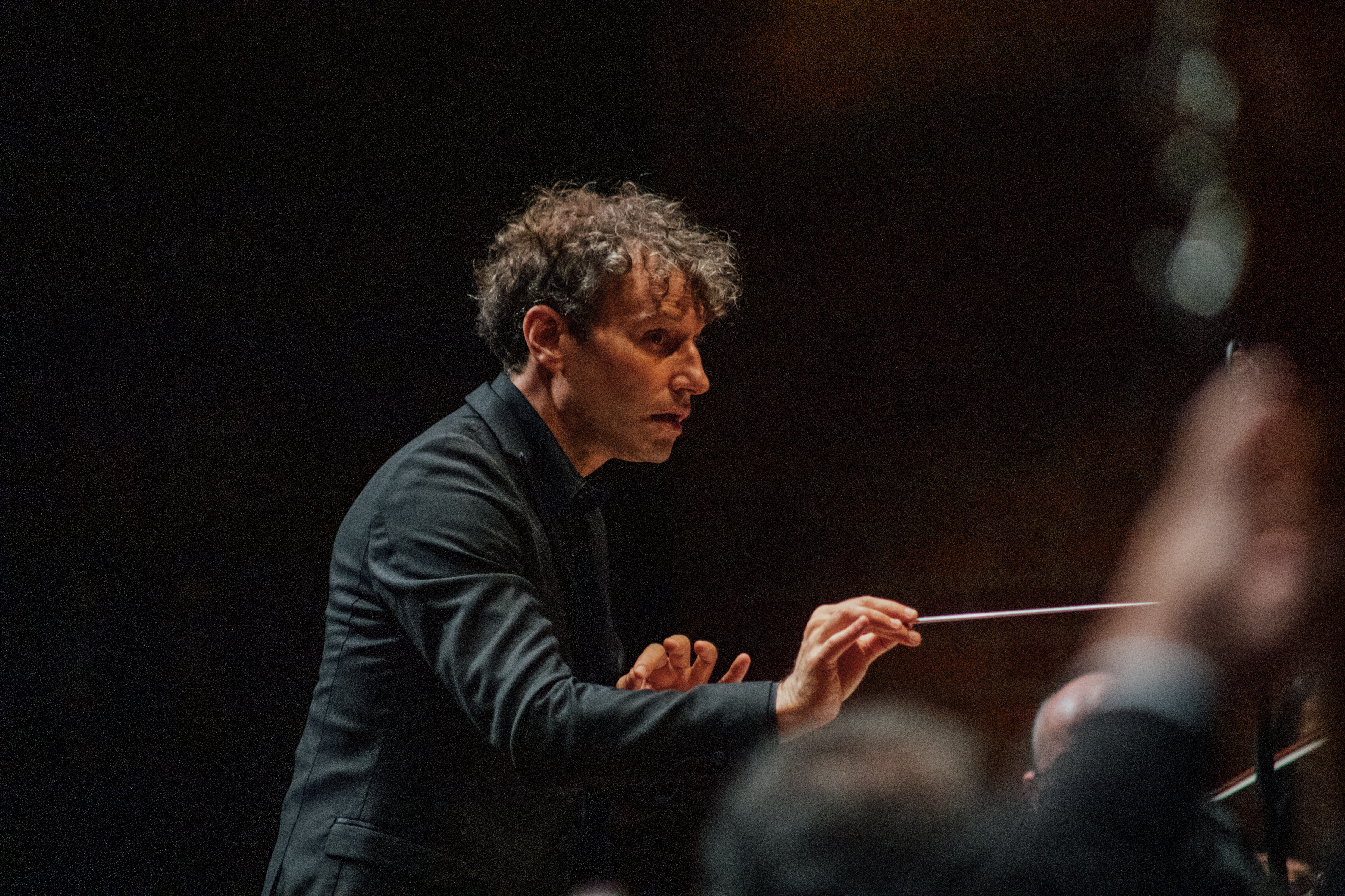 David Greilsammer debuta como director titular de la Filarmónica de Medellín