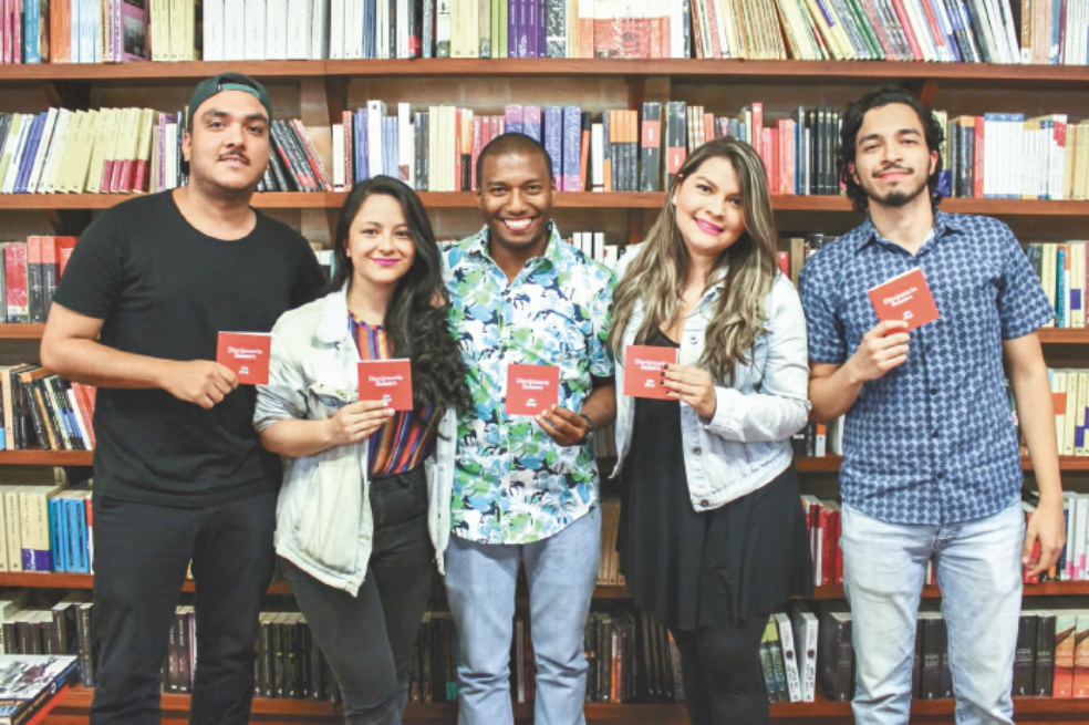 El colectivo Salsa Sin Miseria lo integran, de izquierda a derecha, Cristhian Rodríguez, Juliana Velasco, Junior Pantoja, Stephanía López, Sergio Valdés. / Cortesía