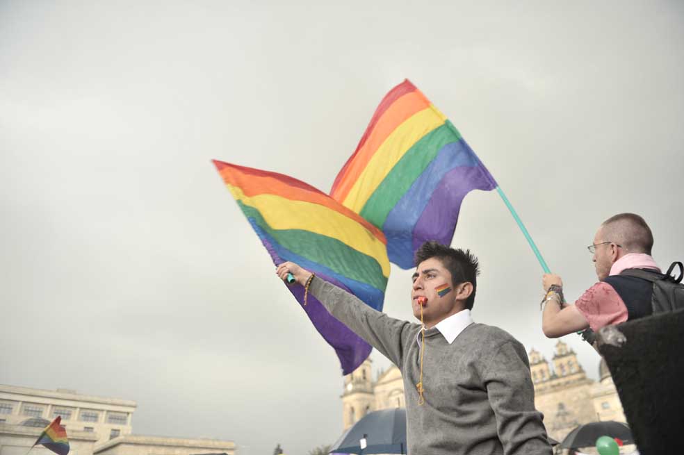 Comunidad LGBTI es víctima de las bacrim