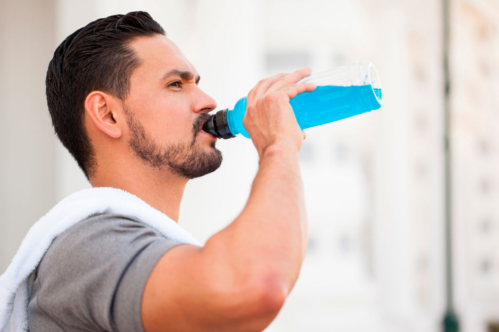 ¿Qué tanto los jóvenes toman bebidas energéticas y cómo afecta la salud?