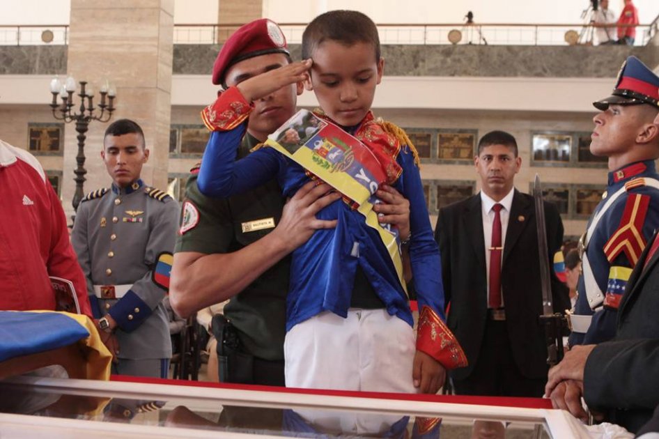 Morales y Correa asistirán el viernes al traslado de los restos de Chávez