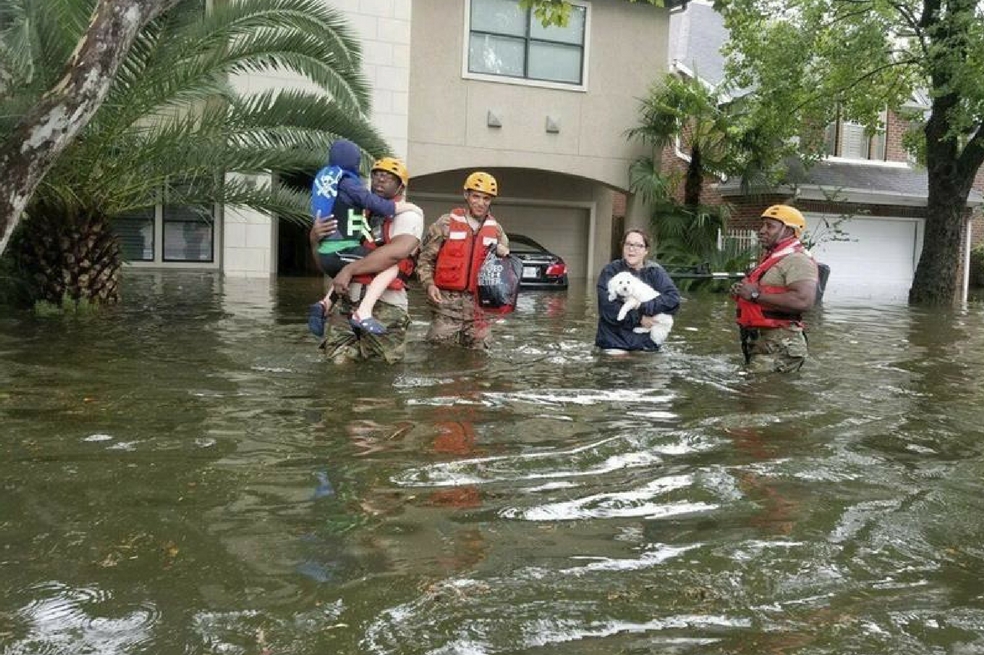 Tras paso de huracán Harvey, Trump califica la recuperación de Texas como un «éxito tremendo»