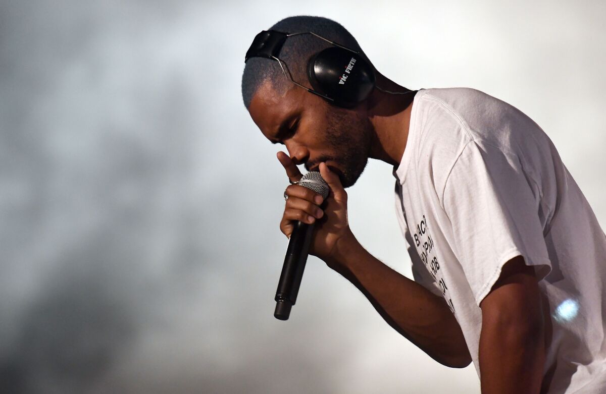 Frank Ocean sale de Coachella debido a una lesión en la pierna