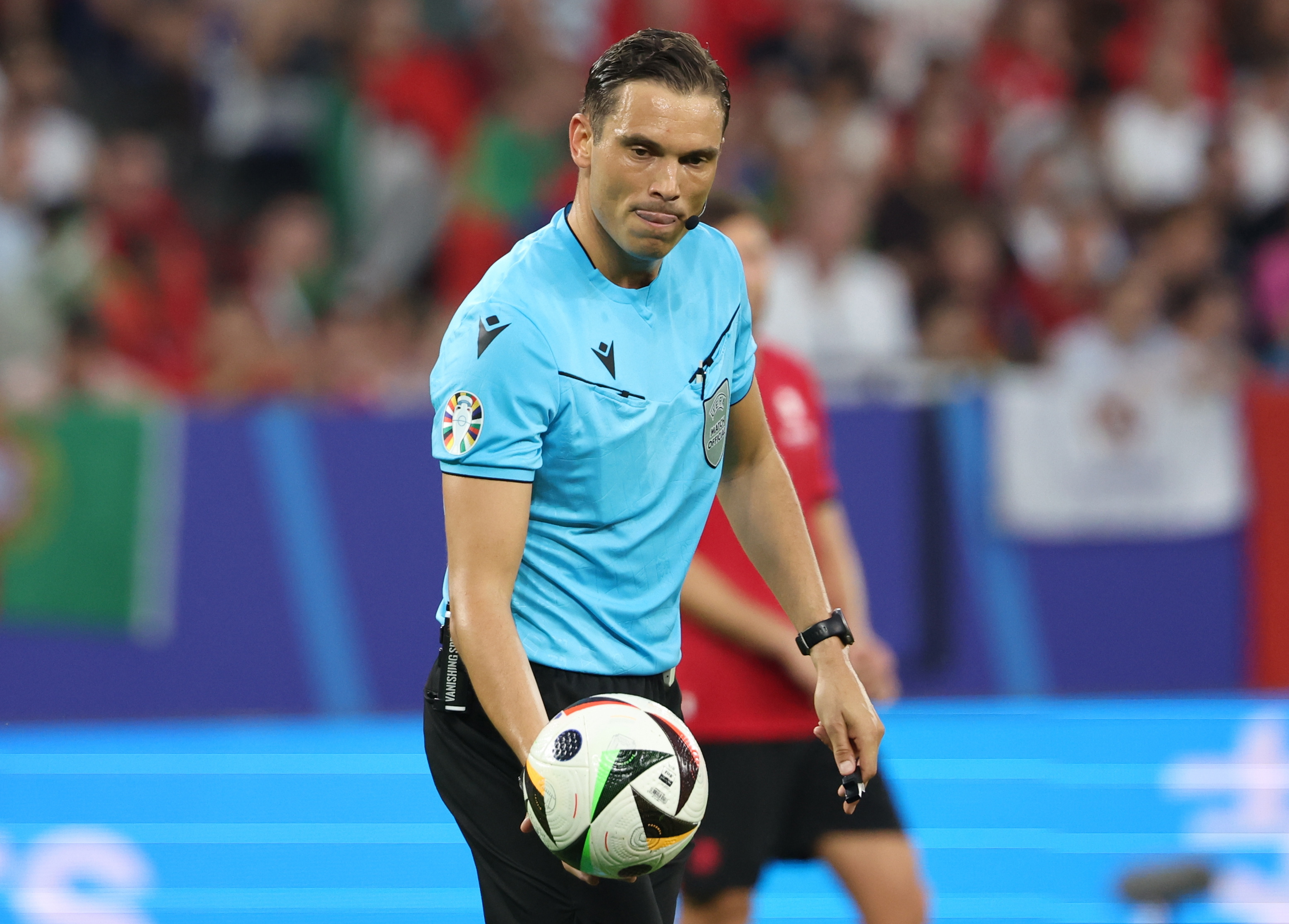 Gelsenkirchen (Germany), 26/06/2024.- Referee Sandro Scharer during the UEFA EURO 2024 group F soccer match between Georgia and Portugal, in Gelsenkirchen, Germany, 26 June 2024. (Alemania) EFE/EPA/GEORGI LICOVSKI